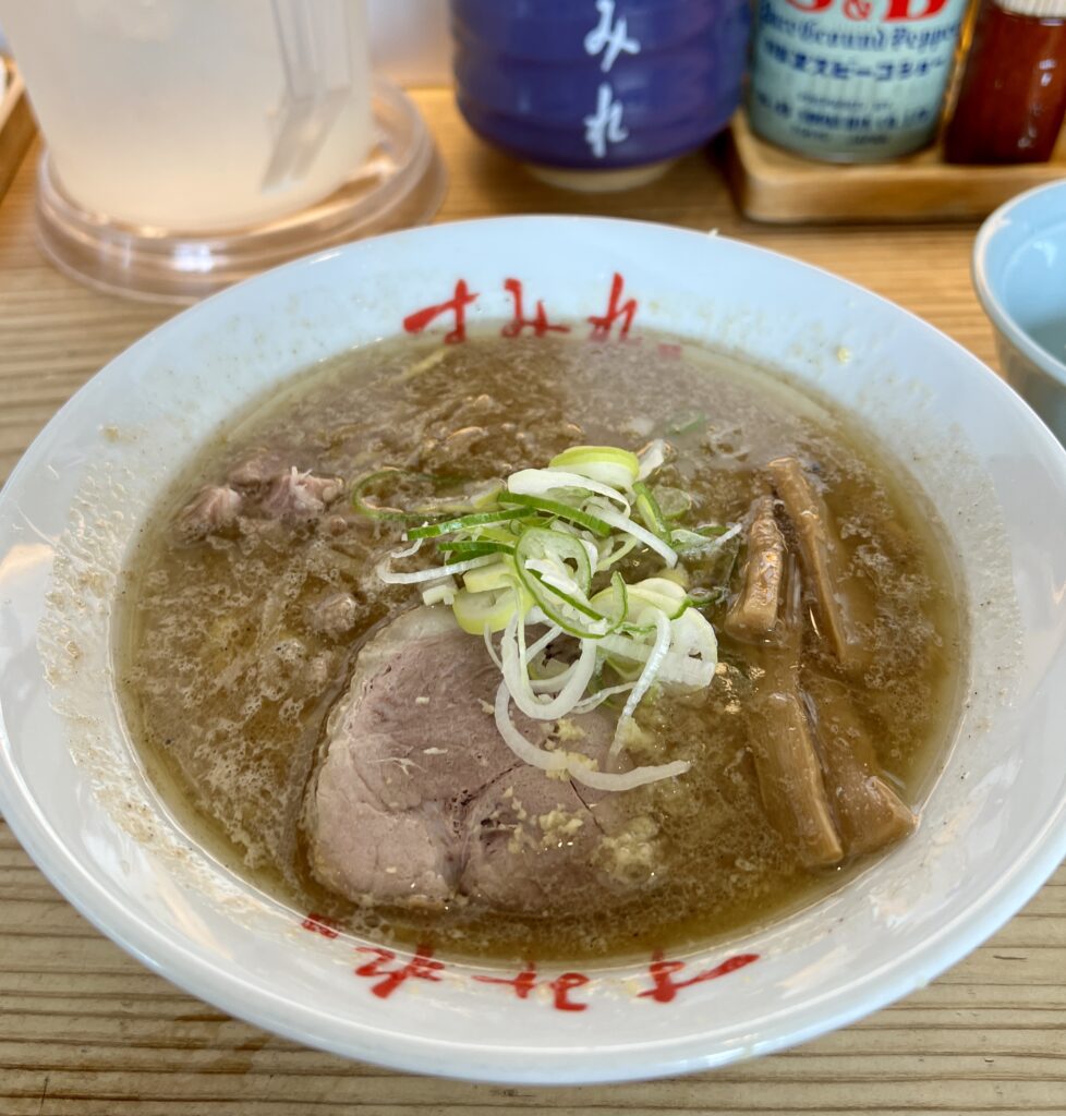 すみれ半ラーメン