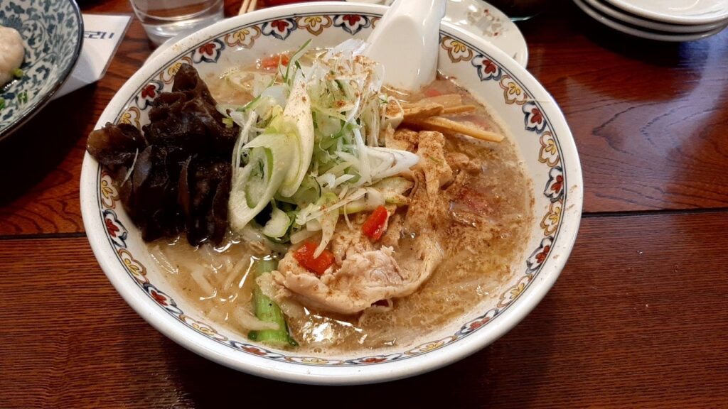 薬膳ラーメンハナウタ