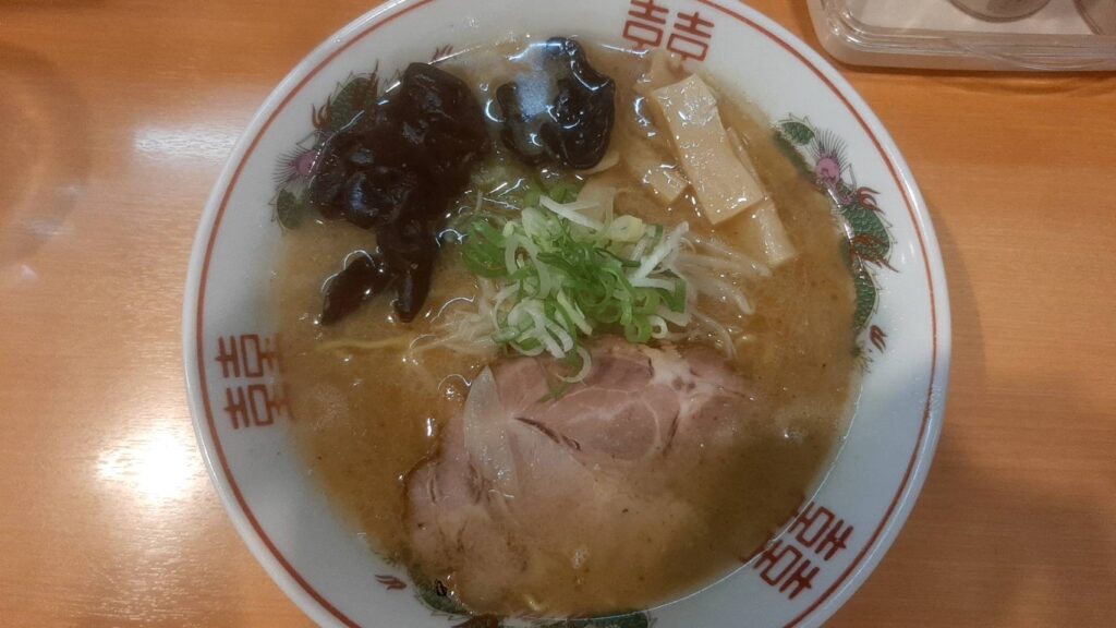 紫雲亭の醬油ラーメン