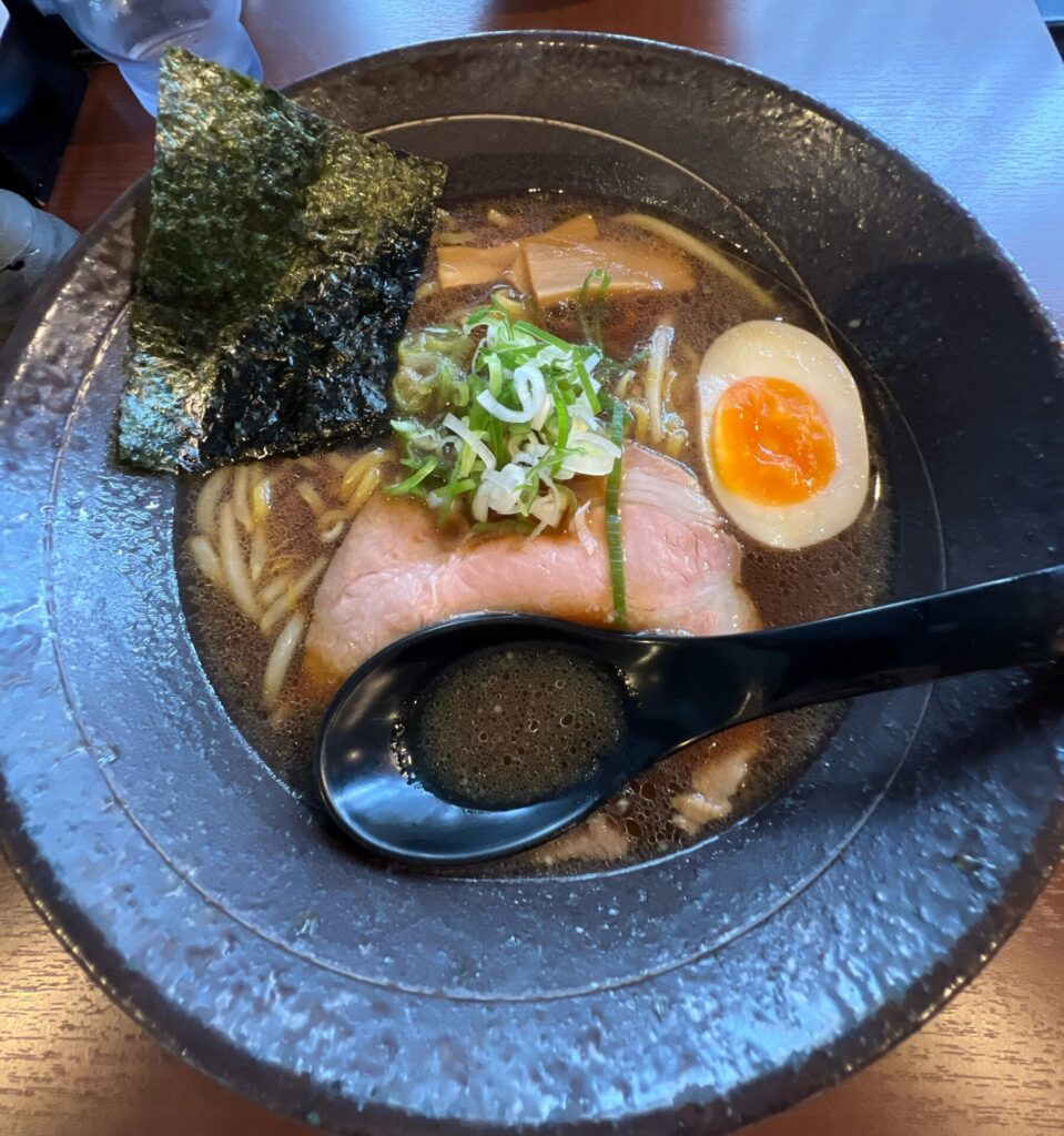 黒醬油ラーメン